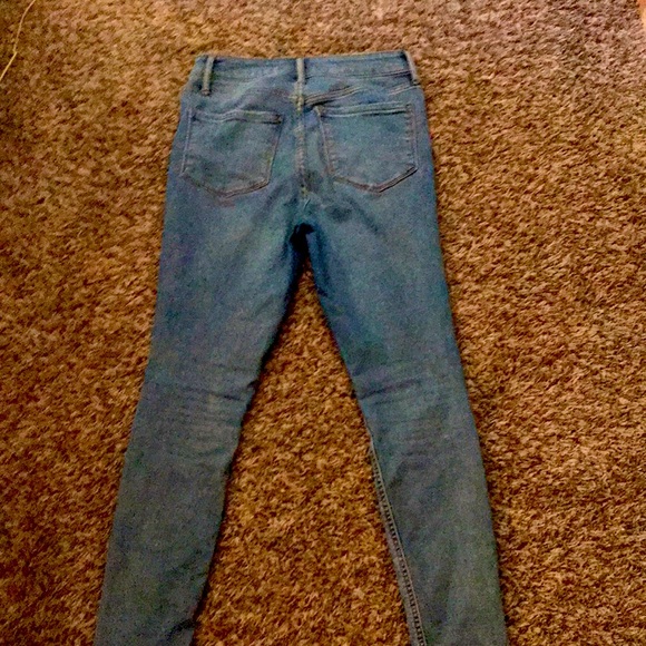 Old Navy women’s skinny jeans - Picture 2 of 3